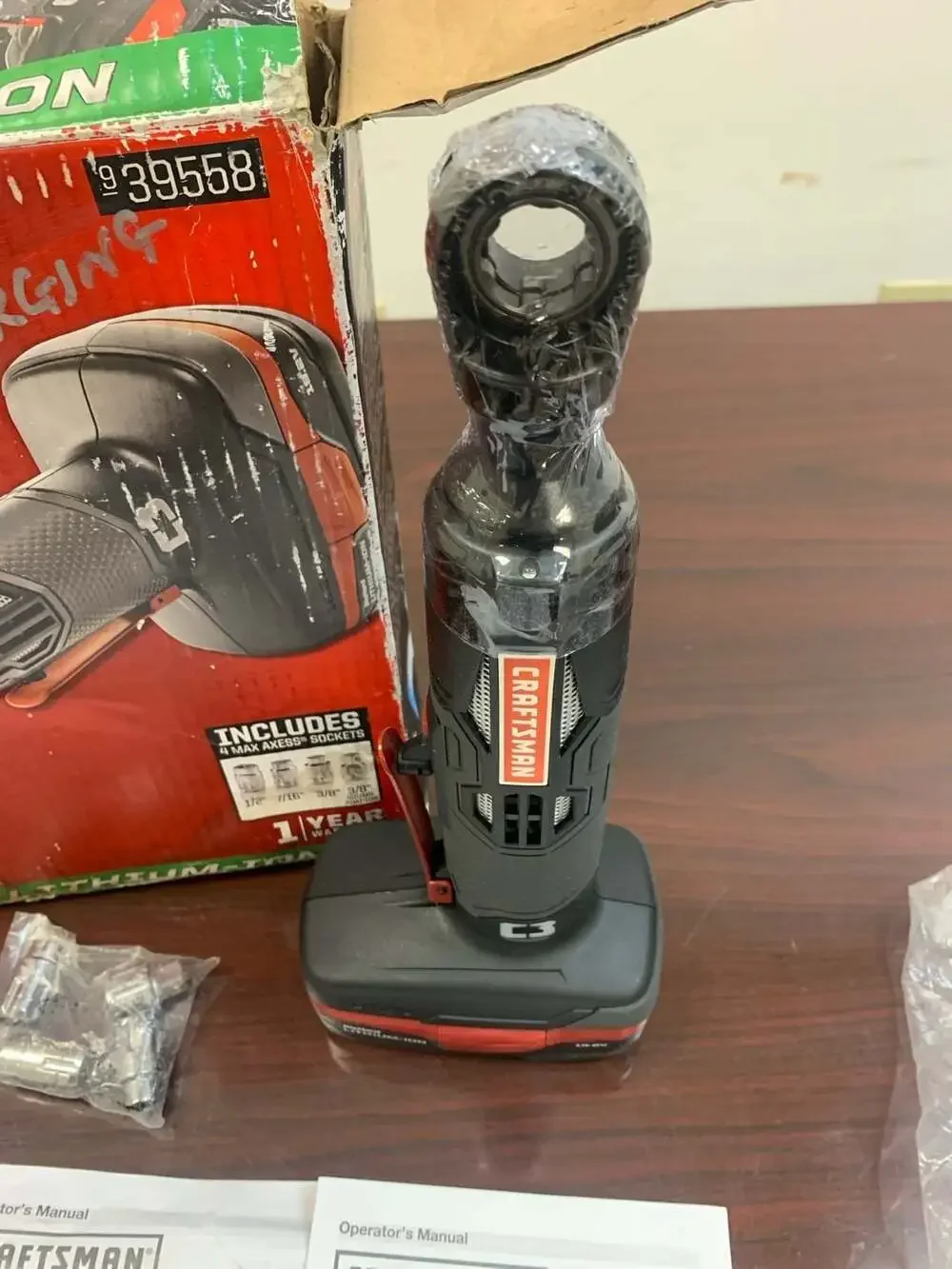 Craftsman C3 19.2V Max Axess Auto Ratchet w/ Battery and Socket Set. No charger